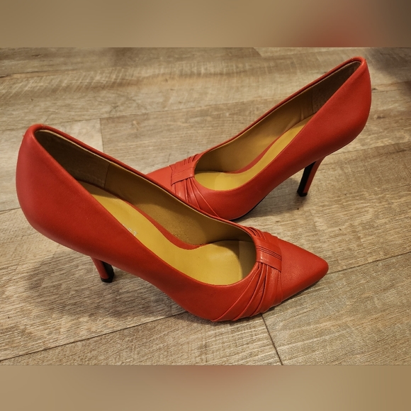 Red leather pump with pleated detail, 2", size 5M, also fit 5.5 from Nine West. - Picture 2 of 5